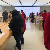 Photo taken at Apple Corte Madera by Claudia T. on 11/24/2019