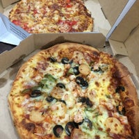 Photo taken at Domino&amp;#39;s Pizza by Makan E. on 12/17/2015