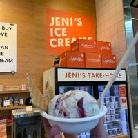 Снимок сделан в Jeni&amp;#39;s Splendid Ice Creams пользователем Eric B. 3/16/2019