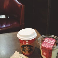 Foto tirada no(a) Starbucks por Anastasia   em 12/19/2015