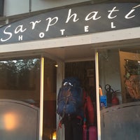 Photo taken at Amsterdam Hostel Sarphati by Juan D. on 10/5/2016