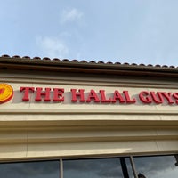 Снимок сделан в The Halal Guys пользователем Gordon G. 3/7/2020