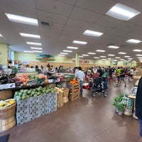 Photo taken at Trader Joe&amp;#39;s by Gordon G. on 9/25/2022