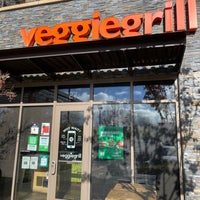 รูปภาพถ่ายที่ Veggie Grill โดย Gordon G. เมื่อ 12/24/2021