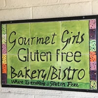 Das Foto wurde bei Gourmet Girls Gluten Free Bakery/Bistro von Gordon G. am 11/22/2017 aufgenommen