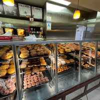 Photo taken at Winchell&amp;#39;s Donut House by Gordon G. on 11/28/2021