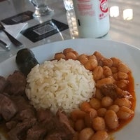 Das Foto wurde bei Yeşil Ayder Restaurant von Metin Ö. am 2/18/2022 aufgenommen