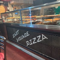 2/10/2024 tarihinde Daisy P.ziyaretçi tarafından East Village Pizza'de çekilen fotoğraf