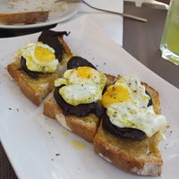 Foto diambil di B&amp;#39;Entrevinhos oleh Ivo C. pada 10/1/2014