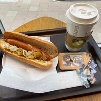 Photo taken at Starbucks by がるんちょ l. on 12/18/2023