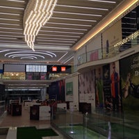 รูปภาพถ่ายที่ Al Hamra Mall โดย RANA เมื่อ 10/15/2016
