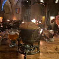 Foto diambil di Rozengrāls | Authentic Medieval Restaurant oleh Mehmet Y. pada 4/7/2024