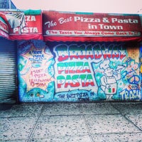 Foto tirada no(a) Broadway Pizza &amp;amp; Pasta por Tom C. em 9/28/2014