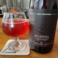 Foto tirada no(a) Holy Mountain Brewing Company por Kelly A. em 2/25/2023