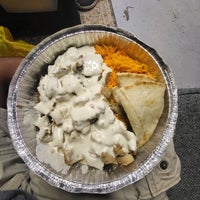 Photo taken at The Halal Guys by Albert on 7/10/2022