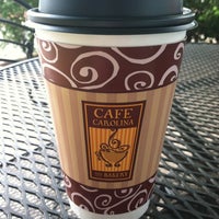 รูปภาพถ่ายที่ Café Carolina and Bakery โดย Christine T. เมื่อ 8/15/2013