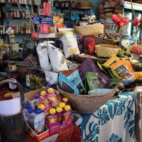 Das Foto wurde bei Waialua Fresh grocery store von Michael C. am 2/11/2014 aufgenommen