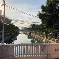 Photo taken at Chaloem Wan Chat Bridge by ミンキ~♥︎ III on 12/2/2022