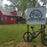 Foto scattata a Arrowhead Bike Farm Biergarten &amp;amp; Campground da Arrowhead Bike Farm Biergarten &amp;amp; Campground il 9/25/2015