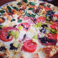 Foto diambil di Wiseguy Pizza Pie oleh Joe R. pada 7/21/2014