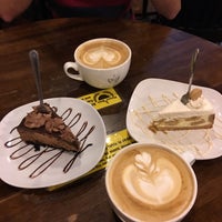 8/17/2016에 Murat C.님이 Dessert Oasis Coffee Roasters에서 찍은 사진