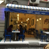 Foto diambil di Mavi Kahvaltı &amp;amp; Cafe oleh Can Ö. pada 10/6/2015