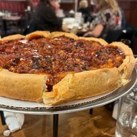 Photo taken at Giordano&amp;#39;s by Aline on 11/14/2023