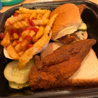 Photo taken at Dave’s Hot Chicken by Son A. on 12/27/2022