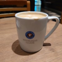 Photo taken at EXCELSIOR CAFFÉ by Shunsuke H. on 12/17/2021