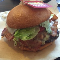 Foto scattata a Giraffy Burger Bar da Vlastimil P. il 9/28/2015