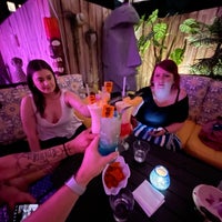 Снимок сделан в Hala Kahiki Tiki Bar &amp;amp; Lounge пользователем Jesse B. 9/16/2021