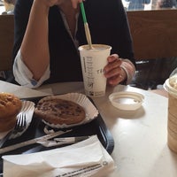 Photo taken at Starbucks by Npp on 9/22/2016