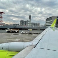 Photo taken at Gate 51 by 真沙みゅん †. on 12/17/2021