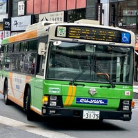 Photo taken at 日暮里駅前バス停 by 真沙みゅん †. on 5/22/2022