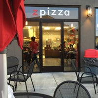 รูปภาพถ่ายที่ zpizza โดย Paul B. เมื่อ 11/14/2015