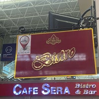 Foto tirada no(a) Cafe Sera Bistro por Li S. em 12/27/2021