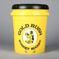 Foto tirada no(a) Gold Rush Nugget Bucket, LLC. por Gold Rush Nugget Bucket, LLC. em 9/29/2015