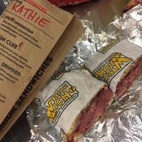 Das Foto wurde bei Which Wich Superior Sandwiches von Kathie H. am 12/19/2017 aufgenommen