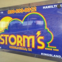 รูปภาพถ่ายที่ Storm&amp;#39;s Drive-In Restaurant - Marble Falls โดย marii t. เมื่อ 10/14/2012