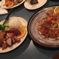 รูปภาพถ่ายที่ Carlisle Thai Cuisine โดย Maggie L. เมื่อ 10/21/2016