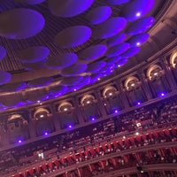 Das Foto wurde bei Royal Albert Hall von Maggie L. am 7/20/2016 aufgenommen