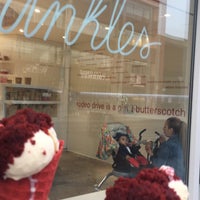Photo taken at Sprinkles Beverly Hills Ice Cream by S . on 4/2/2018