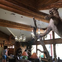 Foto diambil di Majestic View Lodge &amp;amp; Steakhouse oleh Viet D. pada 7/2/2017