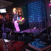 Foto tirada no(a) The Common Interest Karaoke Bar &amp;amp; Grill por Michael M. em 11/23/2015