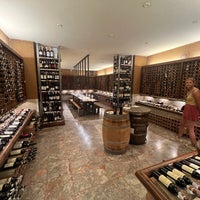 Foto diambil di Enoteca Alessi oleh Ryan A. pada 10/4/2022