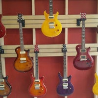 La guitarra eléctrica Smells Like Teen Spirit de Kurt Cobain se vendió por  3,5 millones de libras esterlinas en una subasta | Noticias de Artes y  Entidades