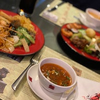 Foto scattata a China Restaurant Royal Garden da Farnaz M. il 9/2/2020