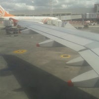 Photo taken at Voo Avianca O6 6333 by Léo G. on 8/4/2013
