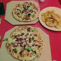 Photo taken at Domino&amp;#39;s Pizza by 🌹Merve G. on 9/7/2016