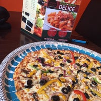 Das Foto wurde bei Delice Pizza, Pasta, Sandwich von Mo T. am 8/2/2016 aufgenommen